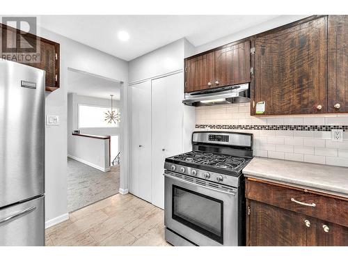 1074 Ollek Street, Kamloops, BC - Indoor Photo Showing Kitchen