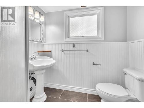 1074 Ollek Street, Kamloops, BC - Indoor Photo Showing Bathroom