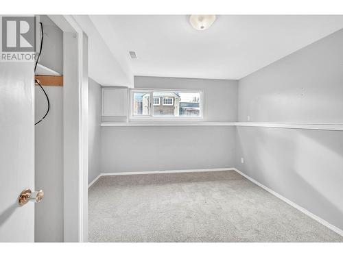 1074 Ollek Street, Kamloops, BC - Indoor