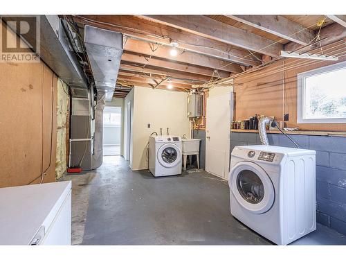 1074 Ollek Street, Kamloops, BC - Indoor Photo Showing Laundry Room