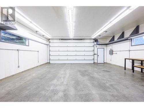 1074 Ollek Street, Kamloops, BC - Indoor Photo Showing Garage