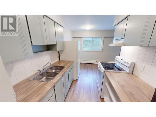 2117 2Nd Street N Unit# 102, Cranbrook, BC - Indoor Photo Showing Kitchen With Double Sink