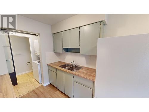 2117 2Nd Street N Unit# 102, Cranbrook, BC - Indoor Photo Showing Kitchen With Double Sink