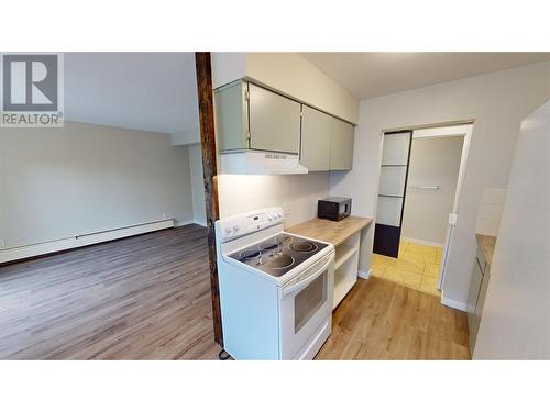 2117 2Nd Street N Unit# 102, Cranbrook, BC - Indoor Photo Showing Kitchen