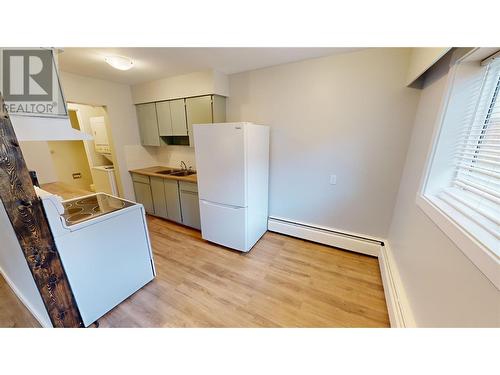 2117 2Nd Street N Unit# 102, Cranbrook, BC - Indoor Photo Showing Kitchen With Double Sink