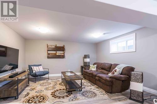 18 Gavin Crescent, Quinte West, ON - Indoor Photo Showing Living Room