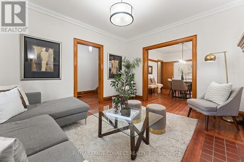 127 Bellwoods Avenue, Toronto, ON - Indoor Photo Showing Living Room