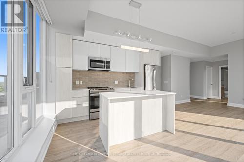 2802 - 25 Montgomery Avenue, Toronto, ON - Indoor Photo Showing Kitchen With Upgraded Kitchen