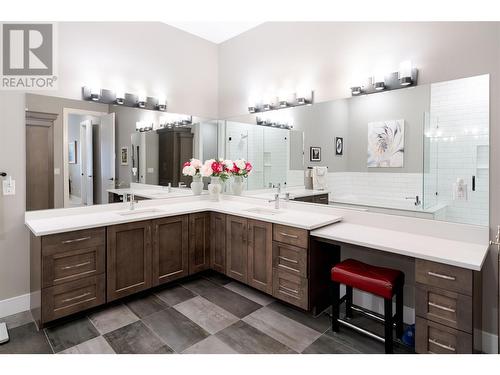 529 Truswell Road Unit# 602, Kelowna, BC - Indoor Photo Showing Bathroom