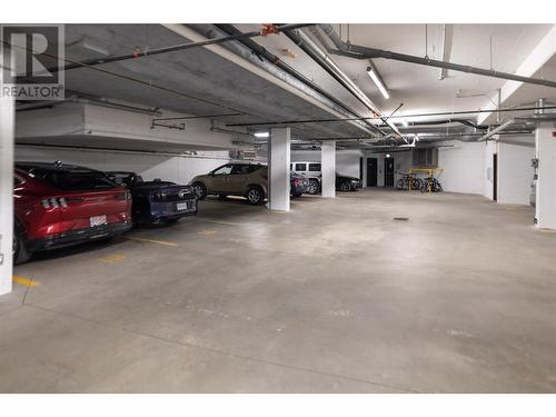 529 Truswell Road Unit# 602, Kelowna, BC - Indoor Photo Showing Garage