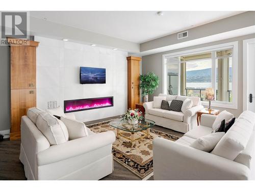 529 Truswell Road Unit# 602, Kelowna, BC - Indoor Photo Showing Living Room With Fireplace