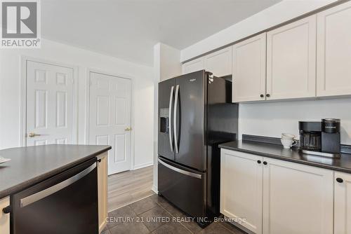 613 Tully Crescent, Peterborough (Monaghan), ON - Indoor Photo Showing Kitchen