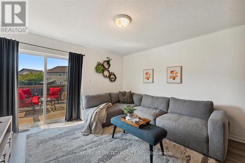 613 Tully Crescent, Peterborough (Monaghan), ON - Indoor Photo Showing Living Room