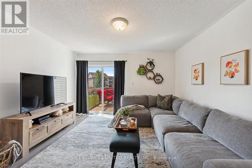 613 Tully Crescent, Peterborough (Monaghan), ON - Indoor Photo Showing Living Room