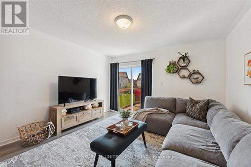 613 Tully Crescent, Peterborough (Monaghan), ON - Indoor Photo Showing Living Room