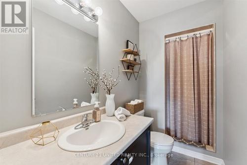 613 Tully Crescent, Peterborough (Monaghan), ON - Indoor Photo Showing Bathroom