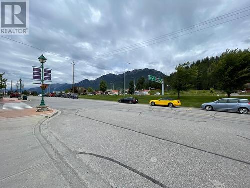 7513 Main  W Street, Radium Hot Springs, BC 