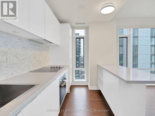 4102 - 21 Widmer Street, Toronto, ON - Indoor Photo Showing Kitchen