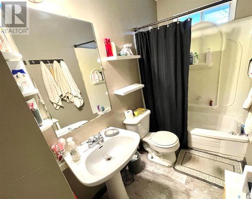 296 20Th Street W, Battleford, SK - Indoor Photo Showing Bathroom