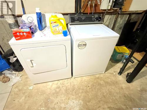 296 20Th Street W, Battleford, SK - Indoor Photo Showing Laundry Room