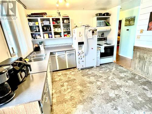 296 20Th Street W, Battleford, SK - Indoor Photo Showing Kitchen With Double Sink