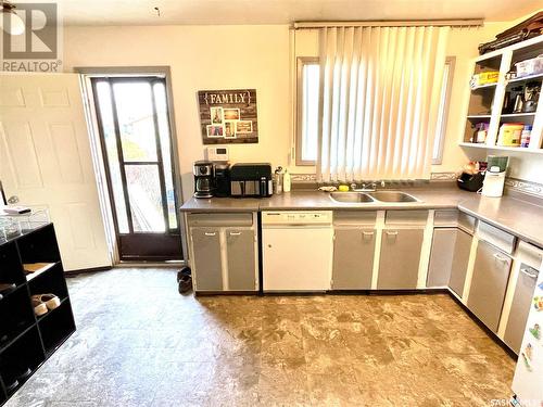 296 20Th Street W, Battleford, SK - Indoor Photo Showing Kitchen With Double Sink