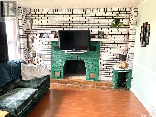 296 20Th Street W, Battleford, SK - Indoor Photo Showing Living Room With Fireplace