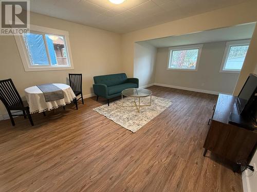 8127 Donaldson Drive, Grand Forks, BC - Indoor Photo Showing Living Room