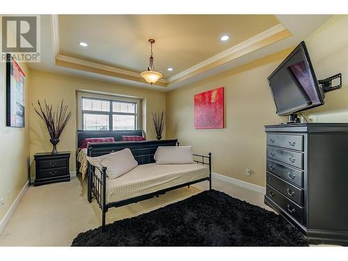 1045 Hume Avenue, Kelowna, BC - Indoor Photo Showing Bedroom