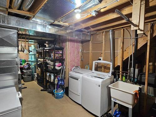 1152 Oakcrossing Rd, London, ON - Indoor Photo Showing Laundry Room