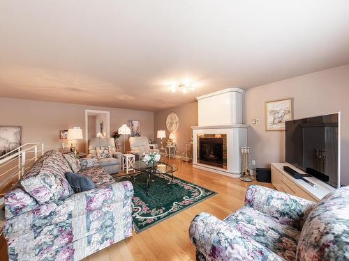 Salon - 128 Rue Bouthillier, Sainte-Anne-De-Sabrevois, QC - Indoor Photo Showing Living Room With Fireplace