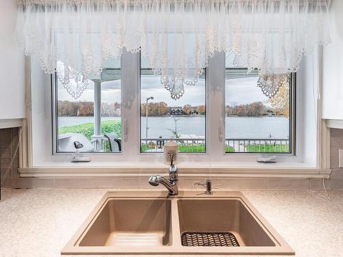 Vue - 128 Rue Bouthillier, Sainte-Anne-De-Sabrevois, QC - Indoor Photo Showing Kitchen With Double Sink