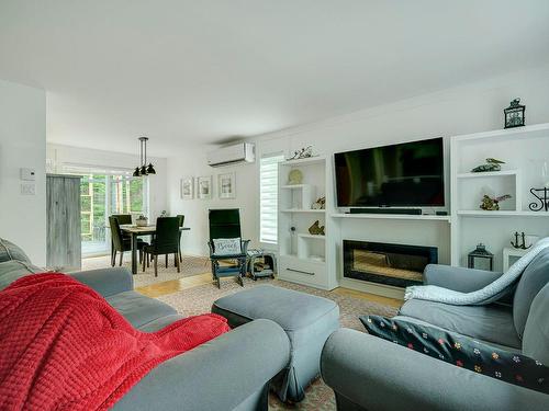 Living room - 3 Rue Bob-Seale, Morin-Heights, QC - Indoor Photo Showing Living Room With Fireplace