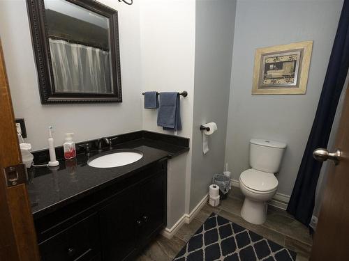 558 Tupper Street, Thunder Bay, ON - Indoor Photo Showing Bathroom