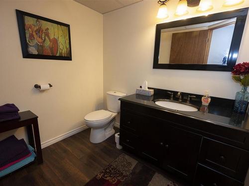 558 Tupper Street, Thunder Bay, ON - Indoor Photo Showing Bathroom