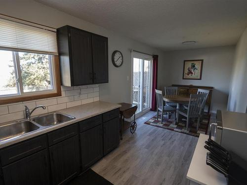 558 Tupper Street, Thunder Bay, ON - Indoor Photo Showing Kitchen With Double Sink