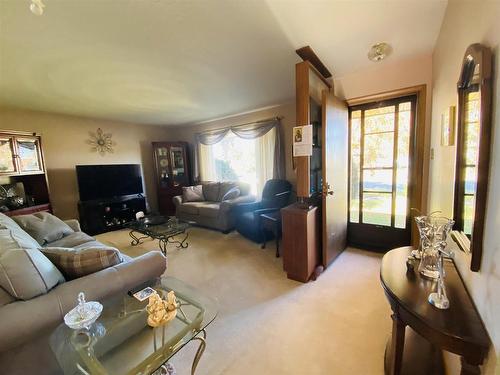 410 Churchill Drive W, Thunder Bay, ON - Indoor Photo Showing Living Room