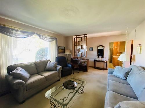 410 Churchill Drive W, Thunder Bay, ON - Indoor Photo Showing Living Room