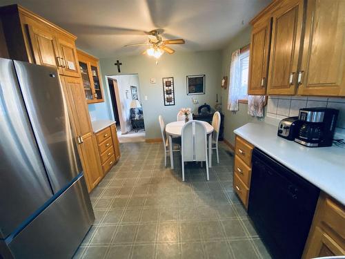 410 Churchill Drive W, Thunder Bay, ON - Indoor Photo Showing Kitchen