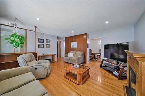 75 Normandy Dr, Winnipeg, MB 