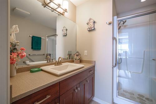 111-3010 35Th Street, Vernon, BC - Indoor Photo Showing Bathroom