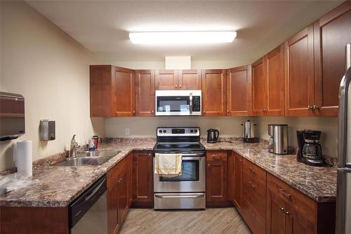 111-3010 35Th Street, Vernon, BC - Indoor Photo Showing Kitchen With Double Sink