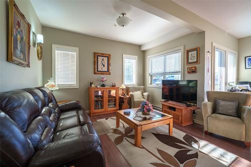 111-3010 35Th Street, Vernon, BC - Indoor Photo Showing Living Room