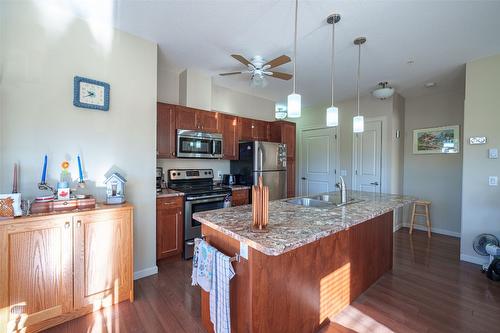 111-3010 35Th Street, Vernon, BC - Indoor Photo Showing Kitchen With Double Sink With Upgraded Kitchen