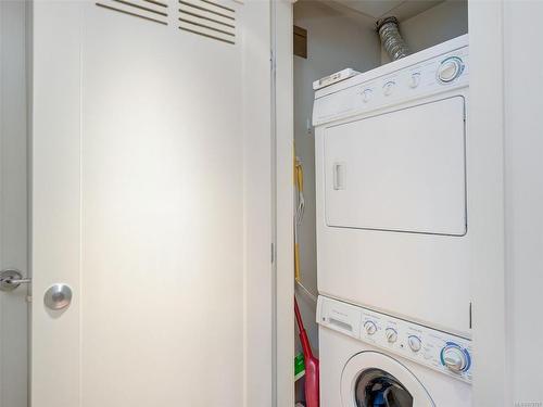 303-365 Waterfront Cres, Victoria, BC - Indoor Photo Showing Laundry Room