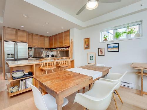 303-365 Waterfront Cres, Victoria, BC - Indoor Photo Showing Dining Room