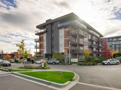 104-2500 Hackett Cres, Central Saanich, BC - Outdoor With Facade