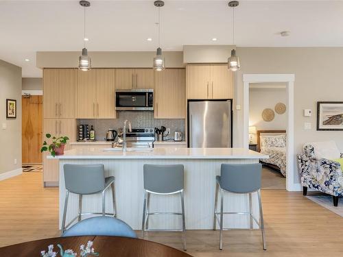 104-2500 Hackett Cres, Central Saanich, BC - Indoor Photo Showing Kitchen With Stainless Steel Kitchen With Upgraded Kitchen