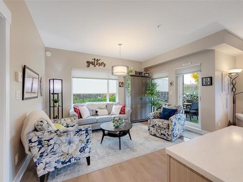 104-2500 Hackett Cres, Central Saanich, BC - Indoor Photo Showing Living Room