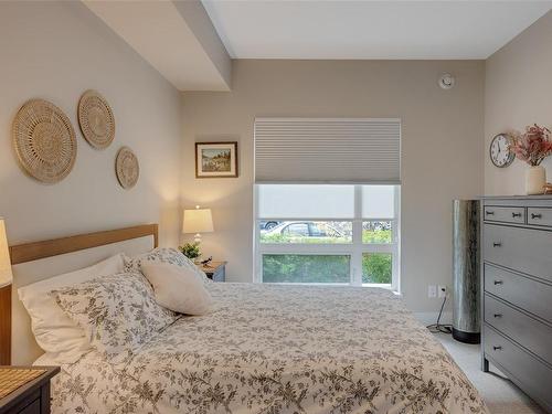 104-2500 Hackett Cres, Central Saanich, BC - Indoor Photo Showing Bedroom